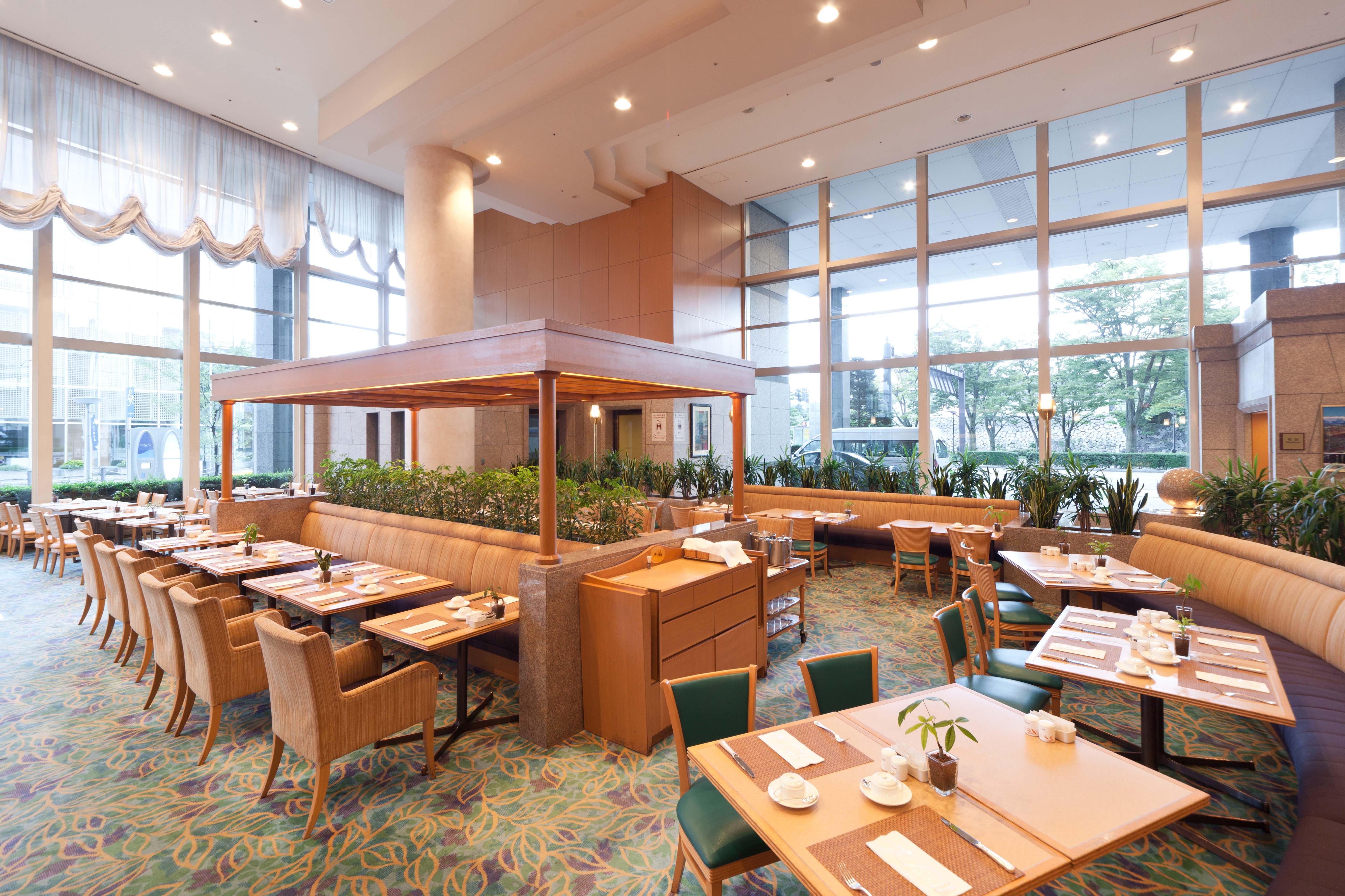 คราวน์ พลาซา อะนะ โทะยะมะ Hotel โทยามะ ภายนอก รูปภาพ