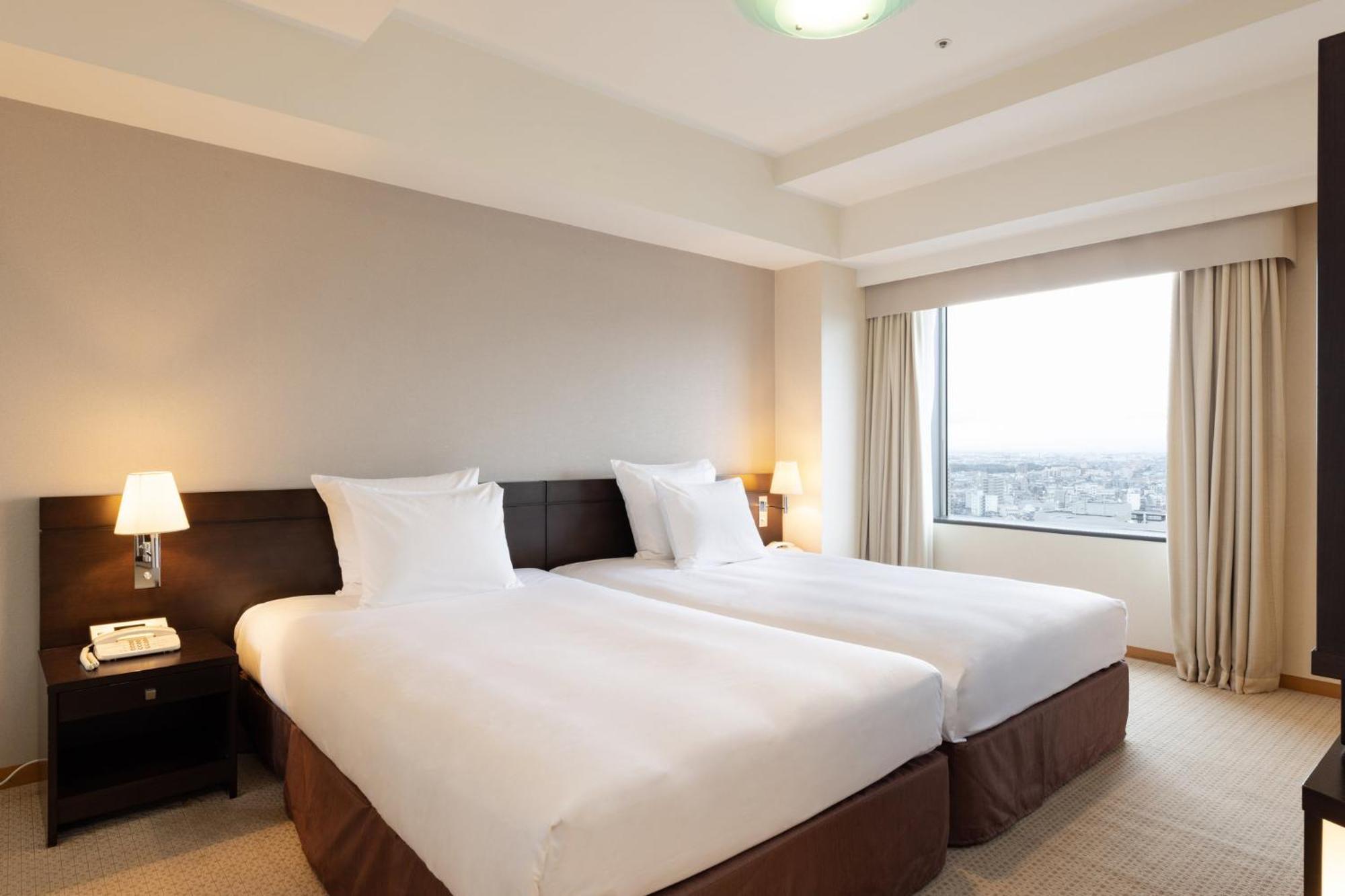 คราวน์ พลาซา อะนะ โทะยะมะ Hotel โทยามะ ภายนอก รูปภาพ