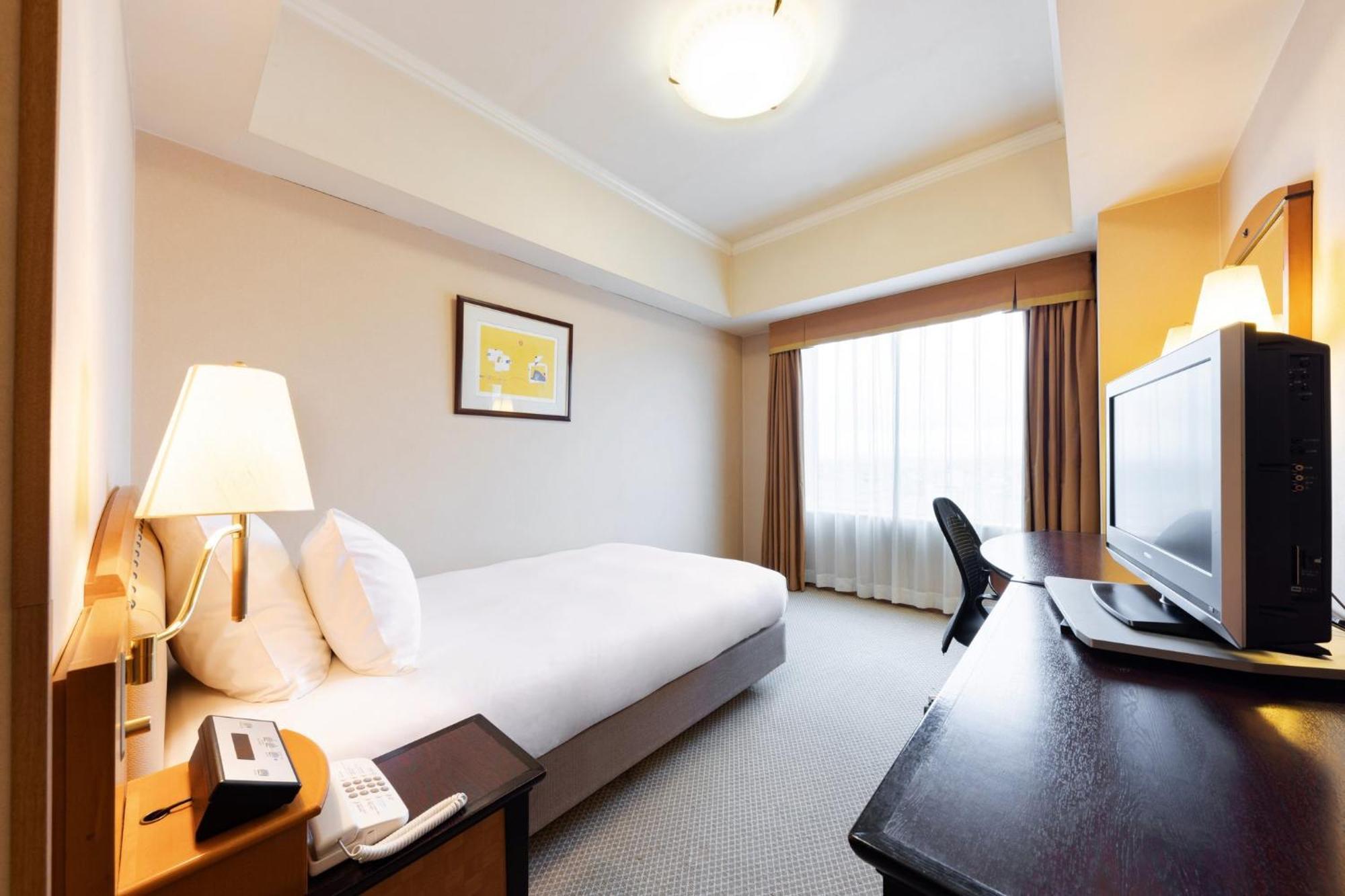 คราวน์ พลาซา อะนะ โทะยะมะ Hotel โทยามะ ภายนอก รูปภาพ