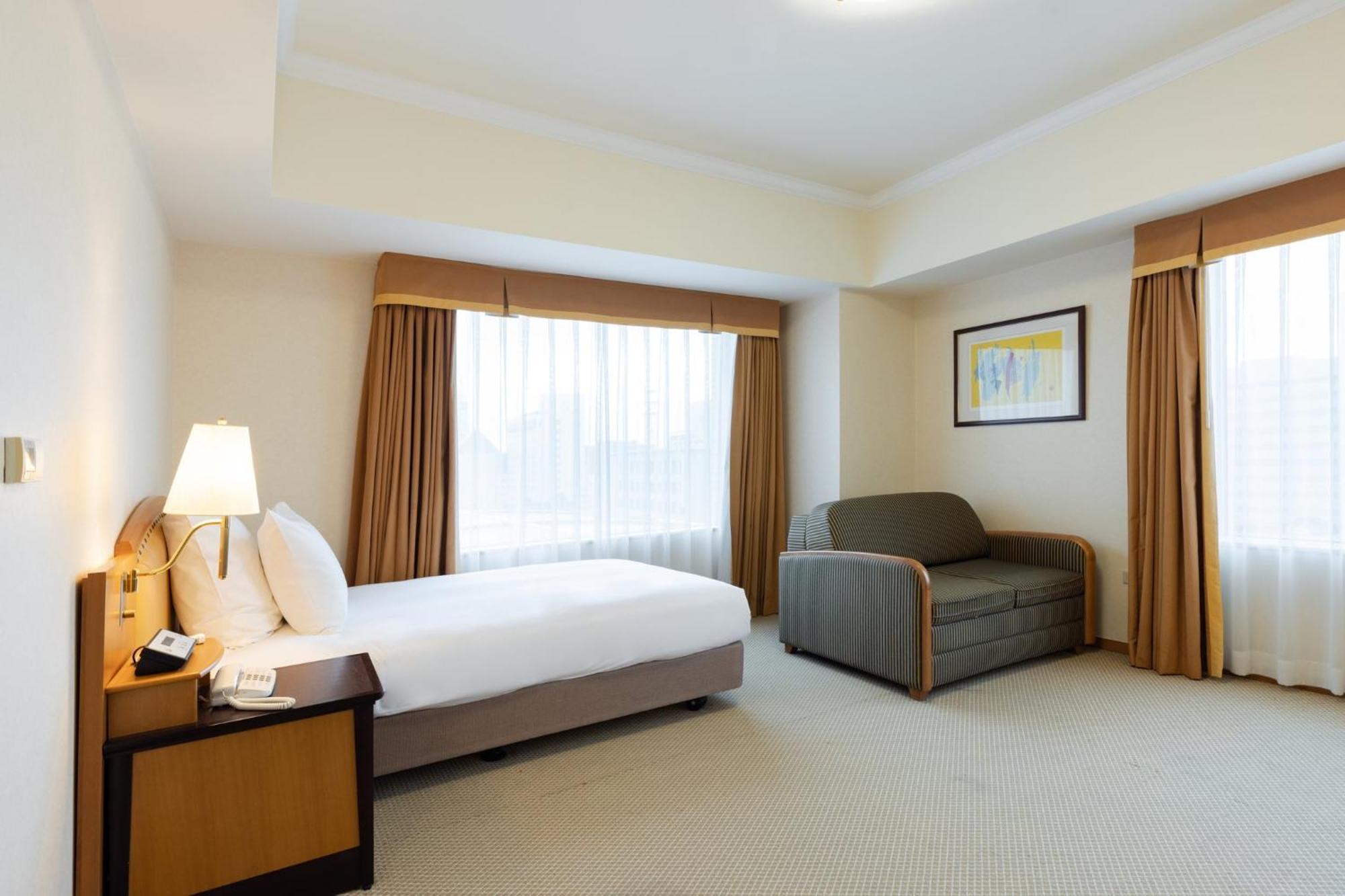 คราวน์ พลาซา อะนะ โทะยะมะ Hotel โทยามะ ภายนอก รูปภาพ
