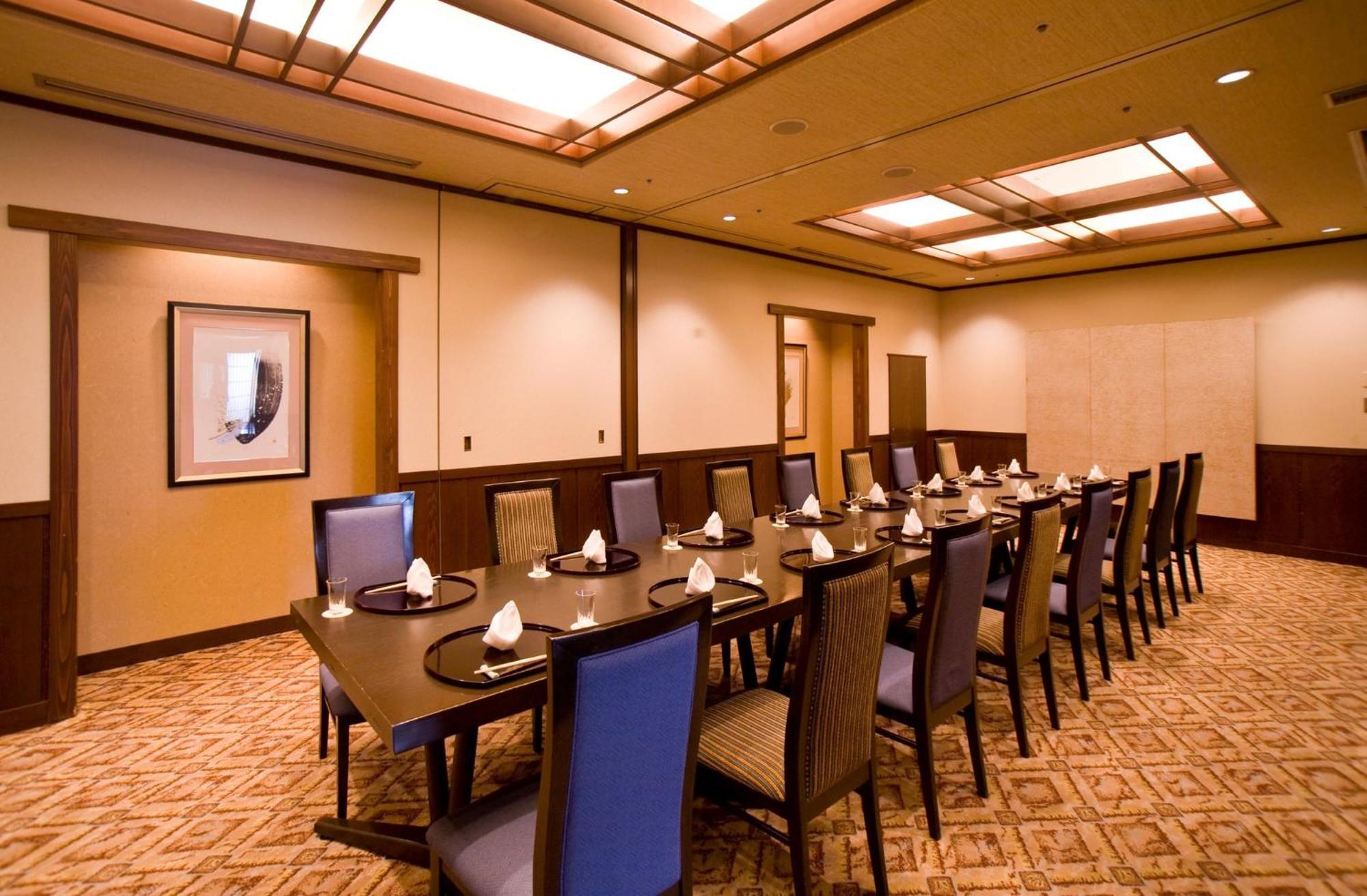 คราวน์ พลาซา อะนะ โทะยะมะ Hotel โทยามะ ภายนอก รูปภาพ