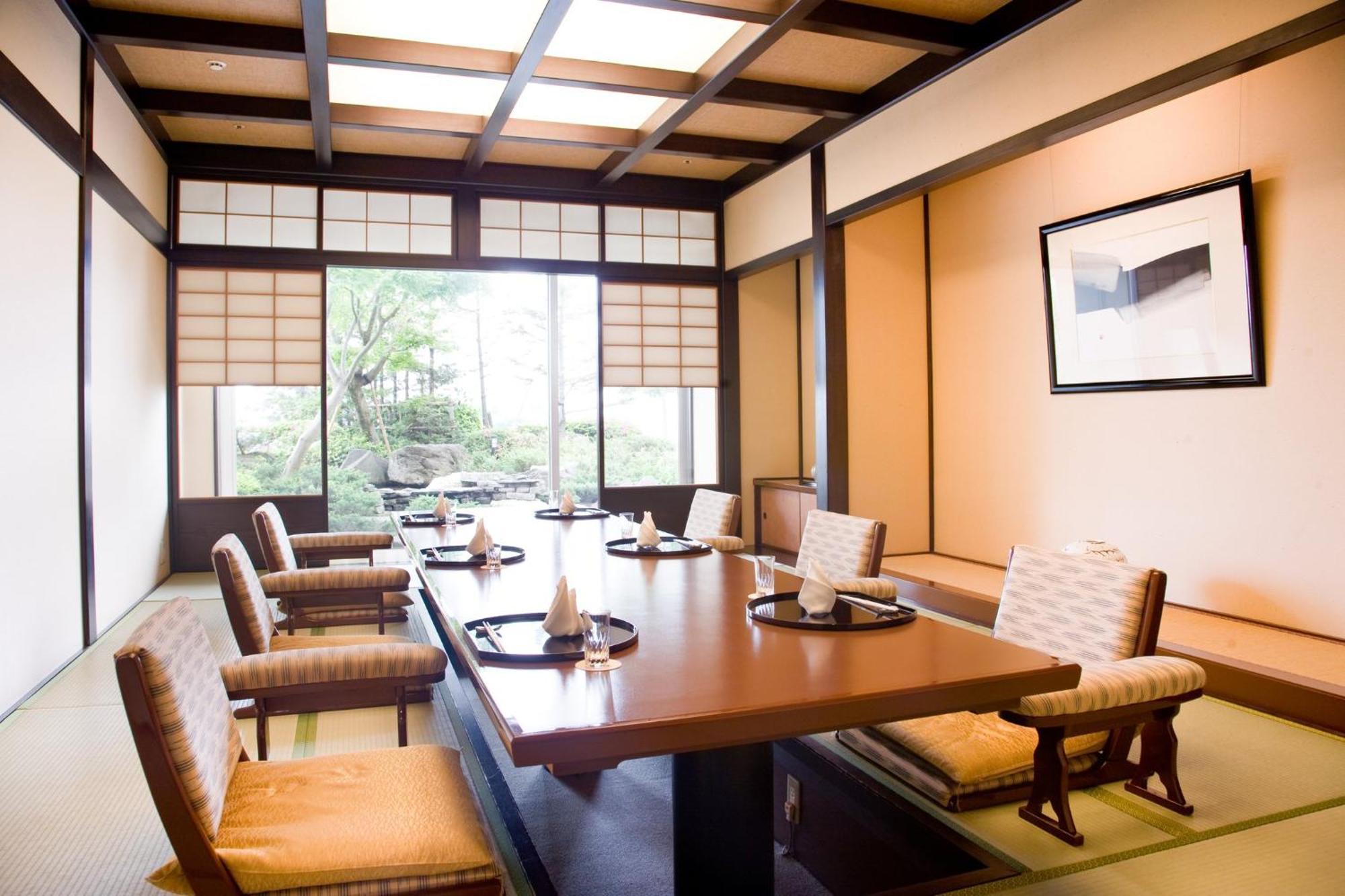 คราวน์ พลาซา อะนะ โทะยะมะ Hotel โทยามะ ภายนอก รูปภาพ