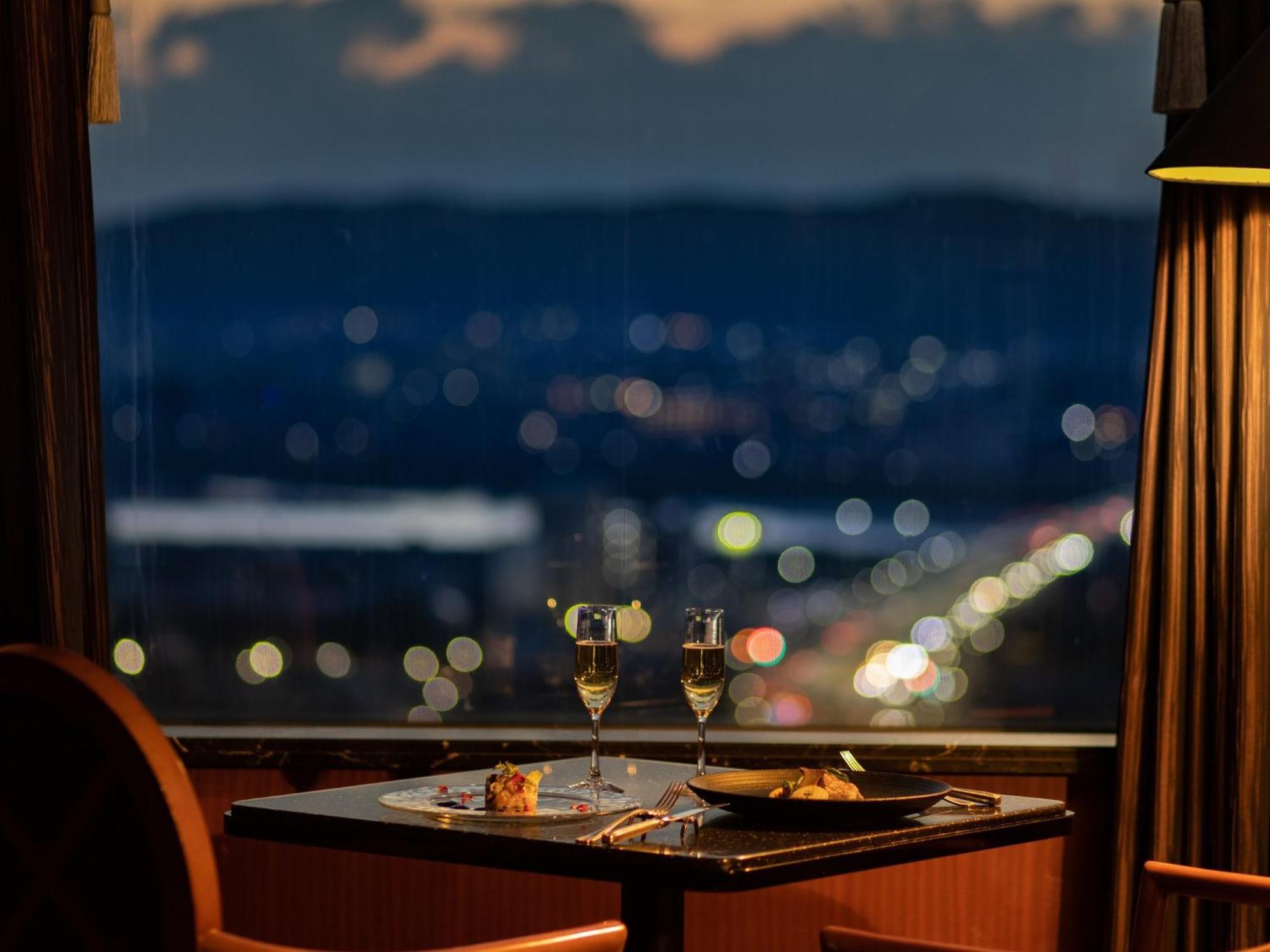 คราวน์ พลาซา อะนะ โทะยะมะ Hotel โทยามะ ภายนอก รูปภาพ