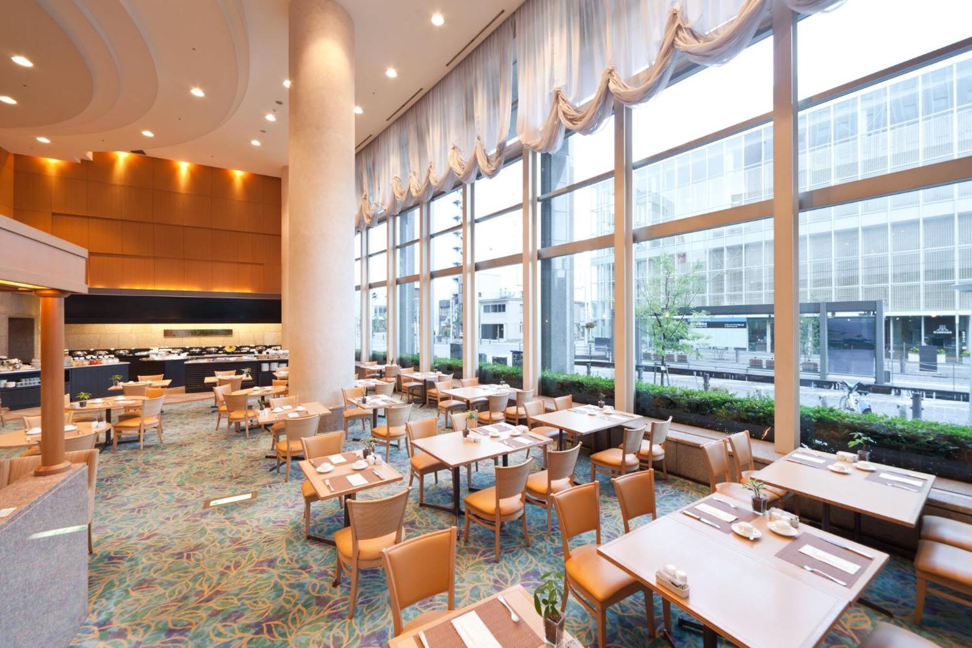 คราวน์ พลาซา อะนะ โทะยะมะ Hotel โทยามะ ภายนอก รูปภาพ