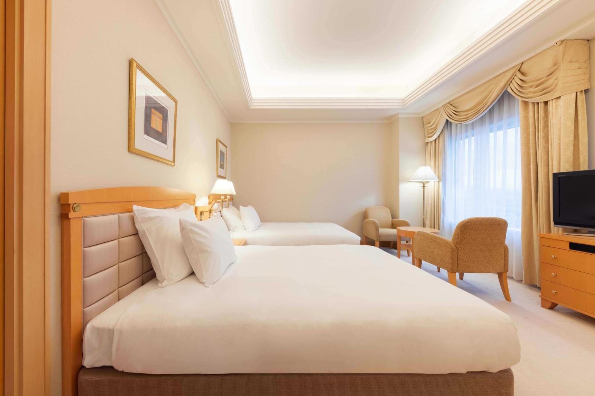 คราวน์ พลาซา อะนะ โทะยะมะ Hotel โทยามะ ภายนอก รูปภาพ