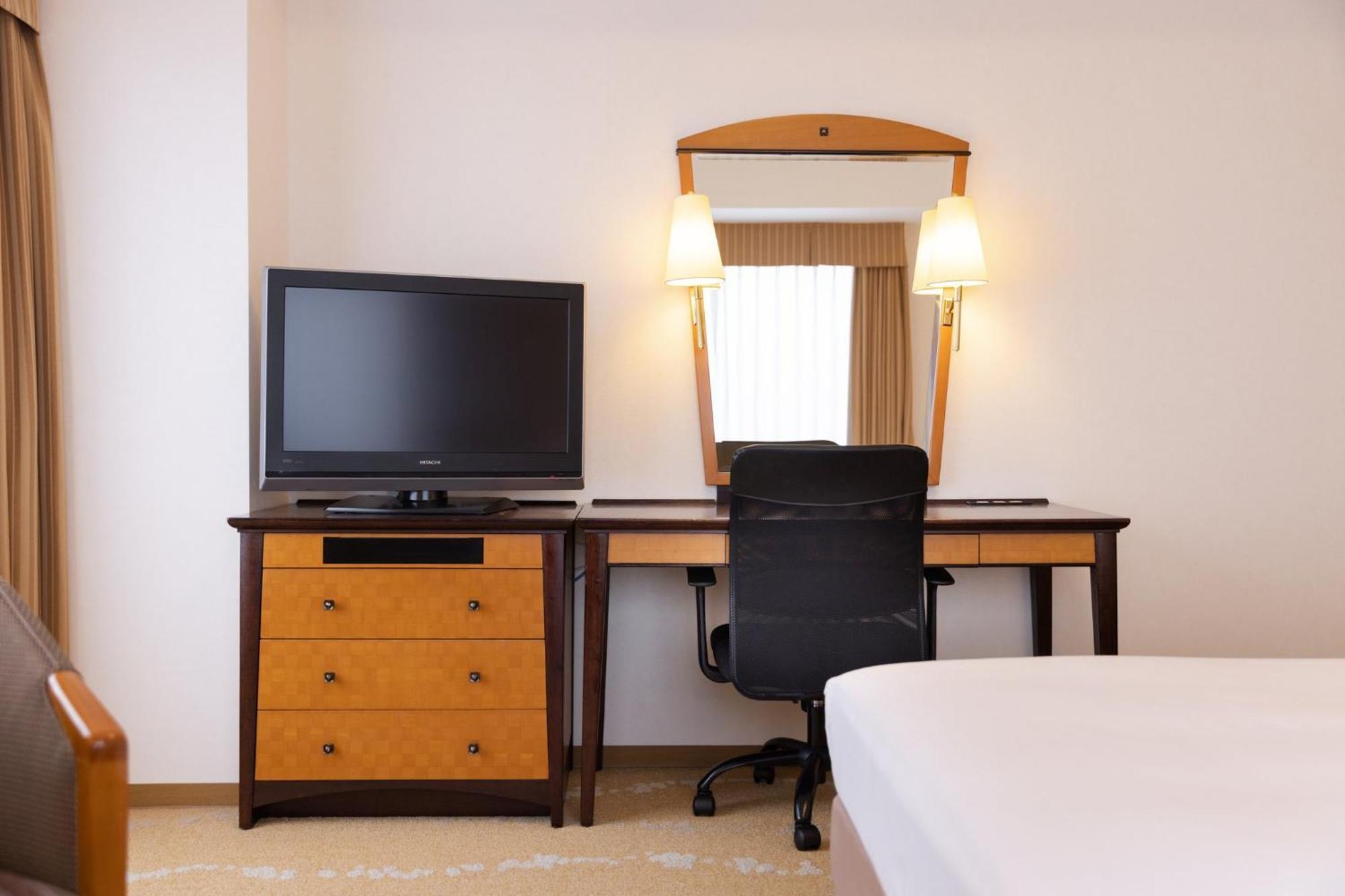 คราวน์ พลาซา อะนะ โทะยะมะ Hotel โทยามะ ภายนอก รูปภาพ
