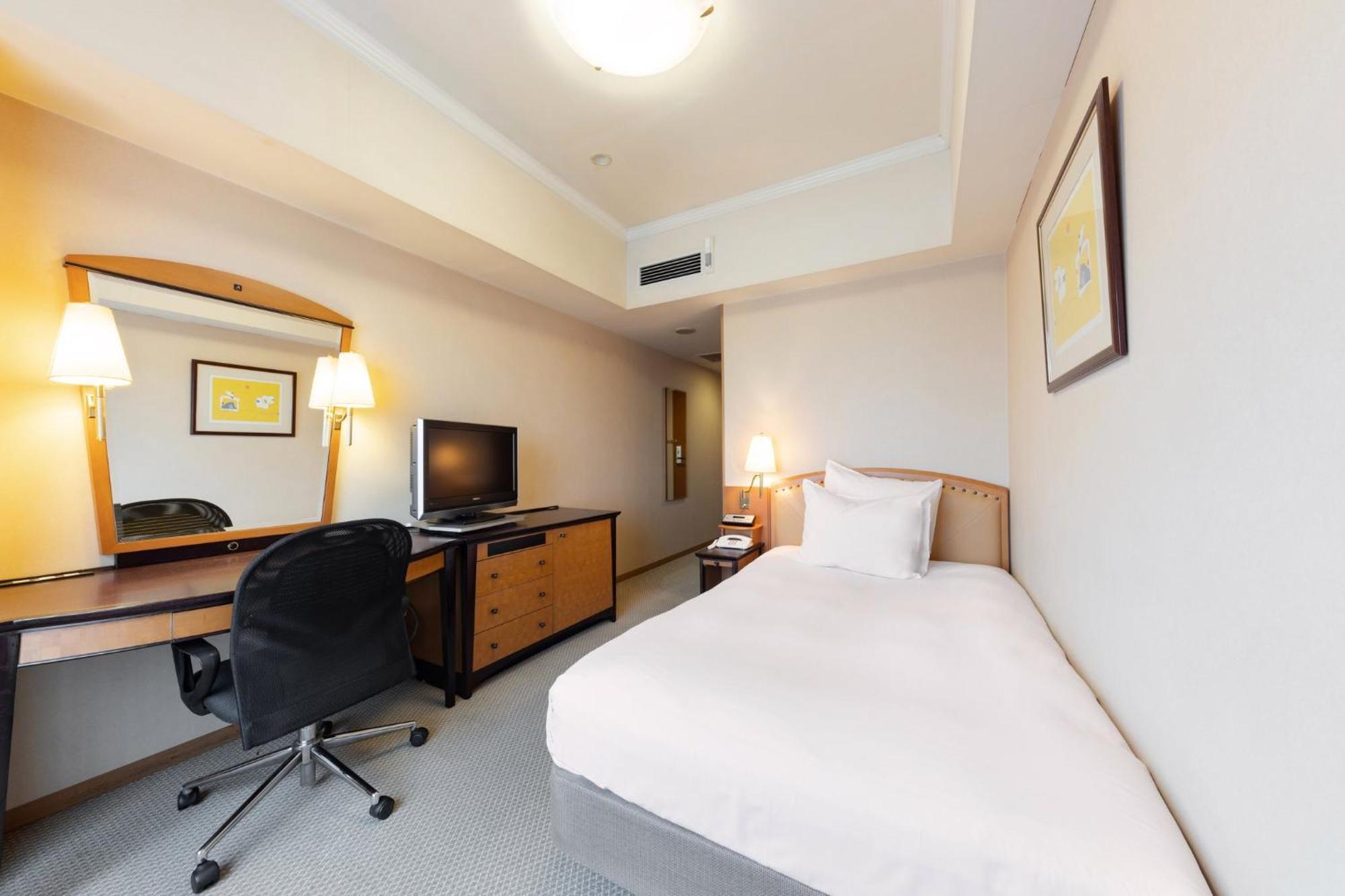 คราวน์ พลาซา อะนะ โทะยะมะ Hotel โทยามะ ภายนอก รูปภาพ