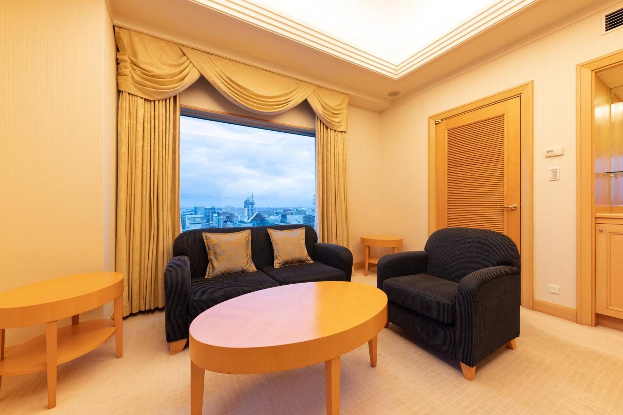 คราวน์ พลาซา อะนะ โทะยะมะ Hotel โทยามะ ภายนอก รูปภาพ